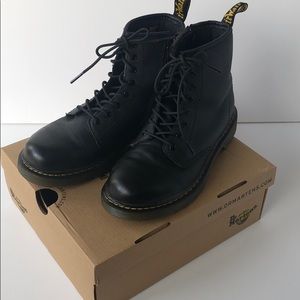 Dr Martens girls black original 1460 J size 5